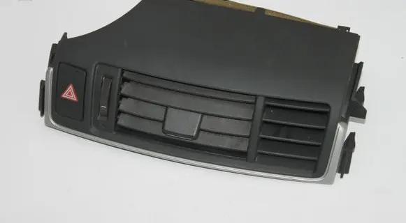 Toyota Verso Dash center air vent grill 556700F030
