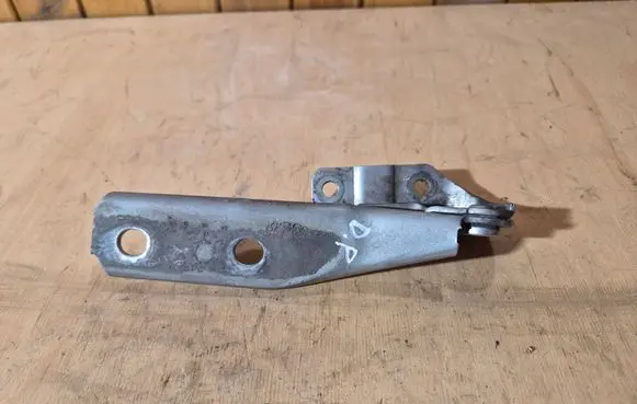 Audi A3 S3 8P Engine bonnet/hood hinges 