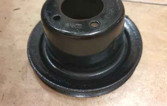 BMW 5 E28 Water pump pulley 12745973