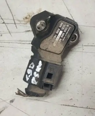 Audi A4 S4 B7 8E 8H Turbo air boost pressure sensor 1J0973704 5204