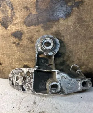 Audi A4 S4 B6 8E 8H Engine mounting bracket 8E0199351