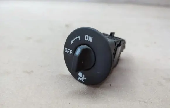 Renault Megane II Passenger airbag on/off switch 8200169589C