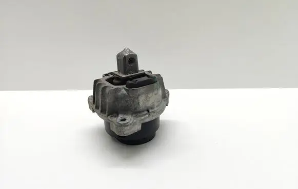 BMW 5 F10 F11 Engine mount bracket 6777371 677737104 22116777371