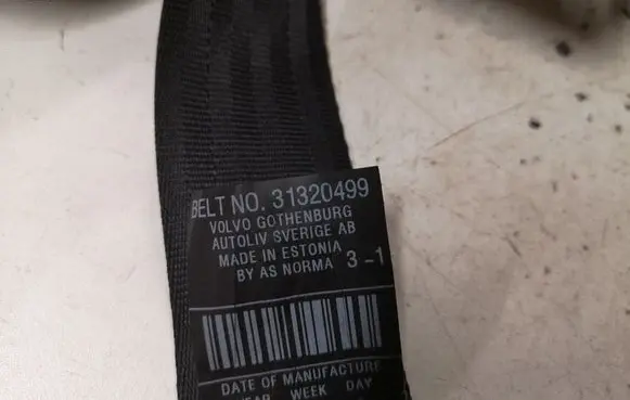 Volvo C30 Front seatbelt 31320499