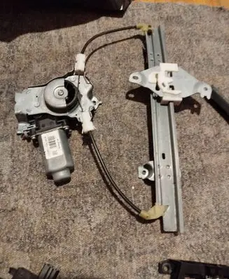 Nissan Qashqai Rear door window regulator with motor 402190A 119767 1115481T