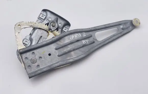 Toyota Yaris Rear door manual window regulator