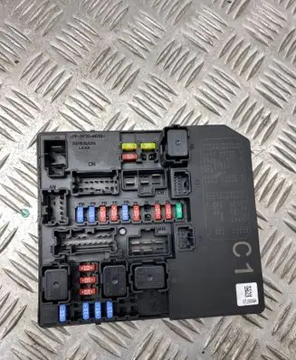 Nissan Juke I F15 Fuse module 284B71KA0A 8711001684 D807