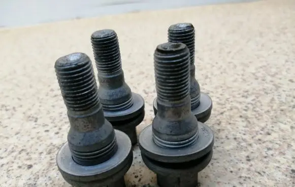 Opel Corsa F Nuts/bolts 