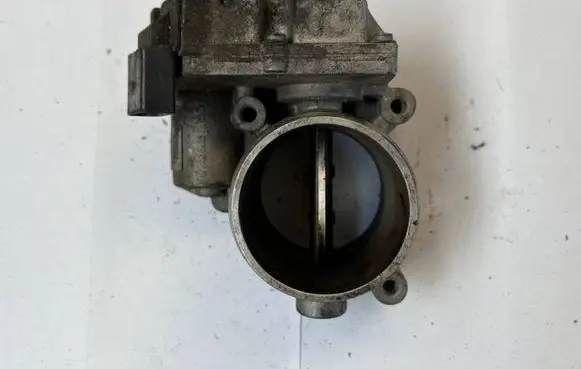 Volkswagen Touareg II Throttle valve 4E0145950 4E0145950J A2C30247400