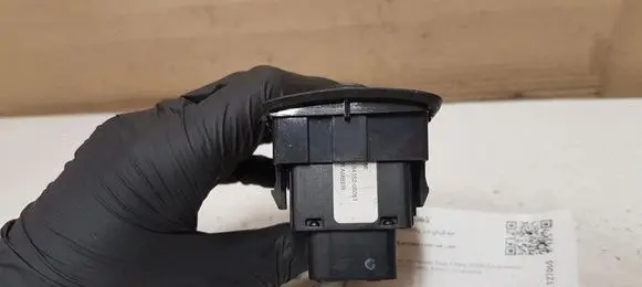 Toyota Avensis T250 Wing mirror switch 183575