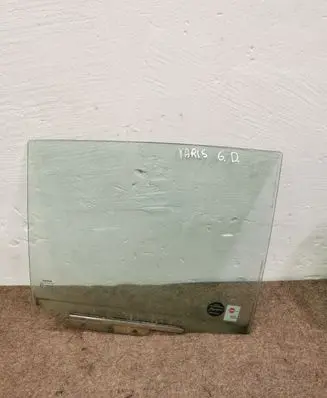 Toyota Yaris Rear door window glass