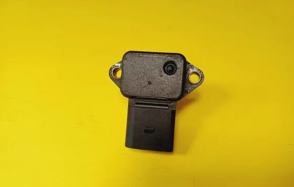 Volkswagen Golf III Air pressure sensor 036906051