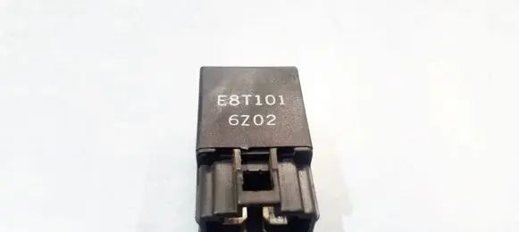 Mitsubishi Carisma Other relay E8T1016Z02