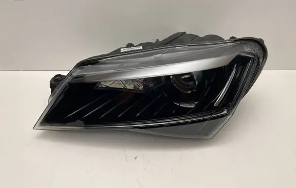 Skoda Superb B8 (3V) Headlight/headlamp 3V1941015B 1ZS01193925