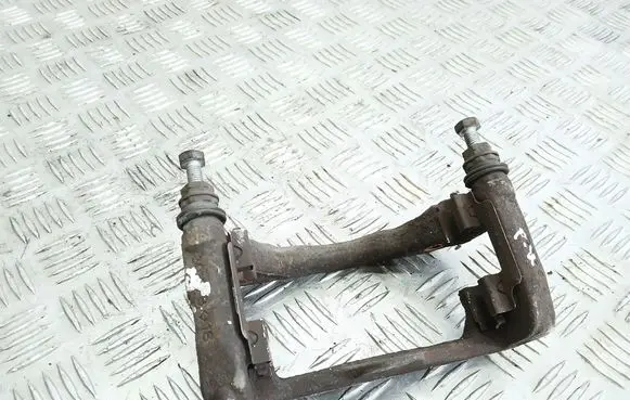 BMW 1 E82 E88 Front Brake Caliper Pad/Carrier 