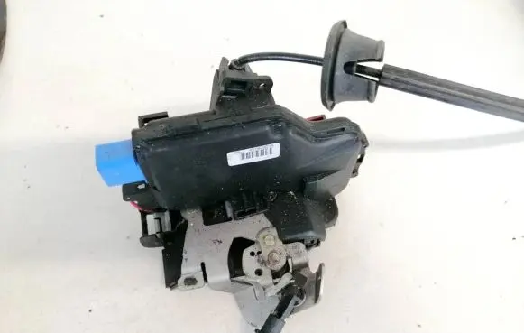 Audi A8 S8 D3 4E Rear door lock 4e0839015