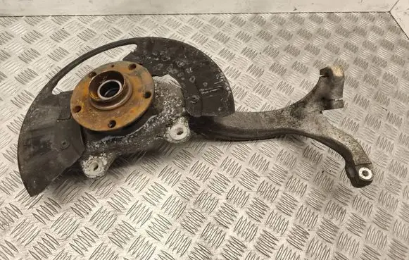 Audi A8 S8 D2 4D Front wheel hub 4E0257M