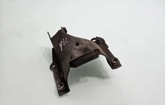 Engine mounting bracket