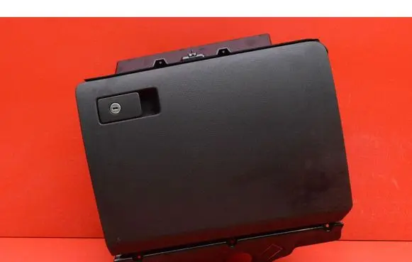 Volkswagen PASSAT CC Glove box 