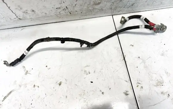 Chrysler 200 Positive cable (battery)