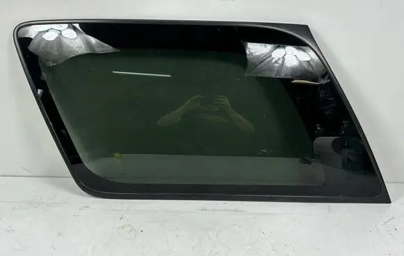 Chevrolet Tahoe Rear side window 