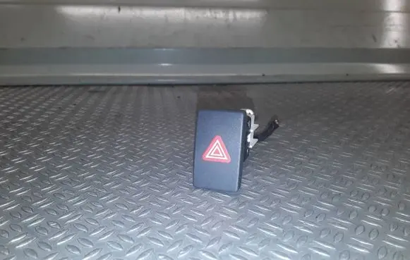 Volkswagen Golf VI Hazard light switch 5K0953509A