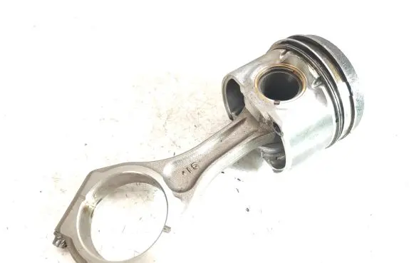 Subaru Outback Piston with connecting rod
