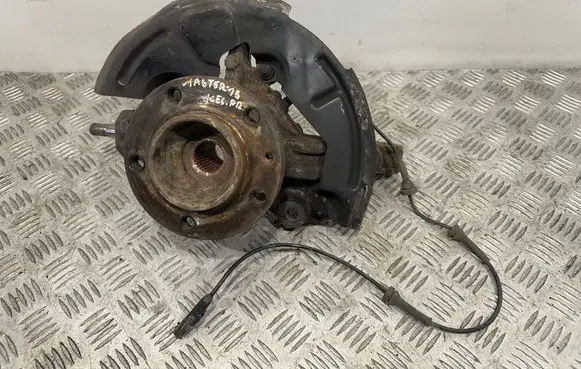 Renault Master III Front wheel hub