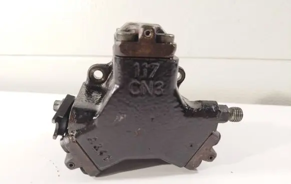 Mercedes-Benz C W203 Fuel injection high pressure pump A6110700501 A6110700901