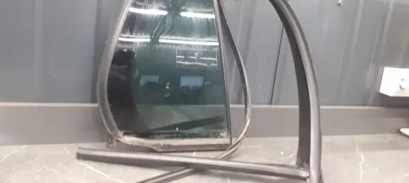 Volkswagen Golf V Rear side window