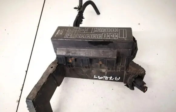 Nissan Primera Fuse box set 24382bv015 7154-7070-30