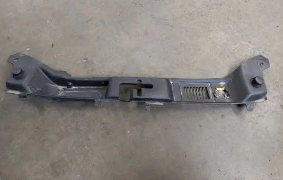 Volvo V50 Radiator trim 