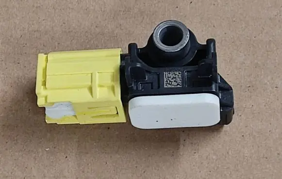 Mitsubishi Outlander Airbag deployment crash/impact sensor 8651A166