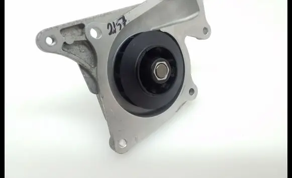 Mercedes-Benz A W176 Water pump A6072000007
