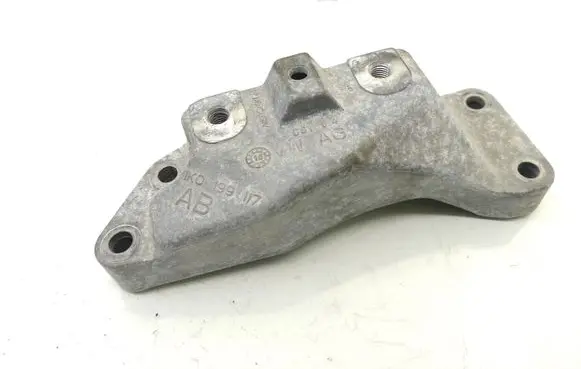 Gearbox mounting bracket