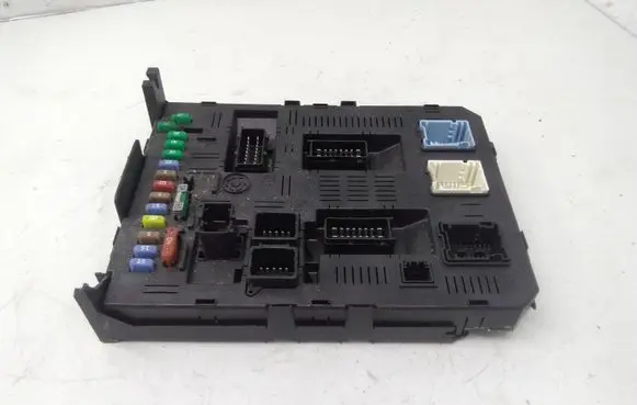 Peugeot 607 Fuse module 9656530280 216760315A 216789279D1