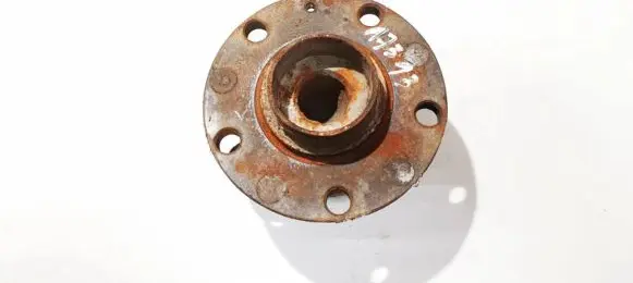 Rear wheel hub