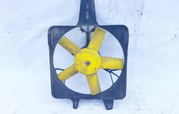 Radiator cooling fan shroud