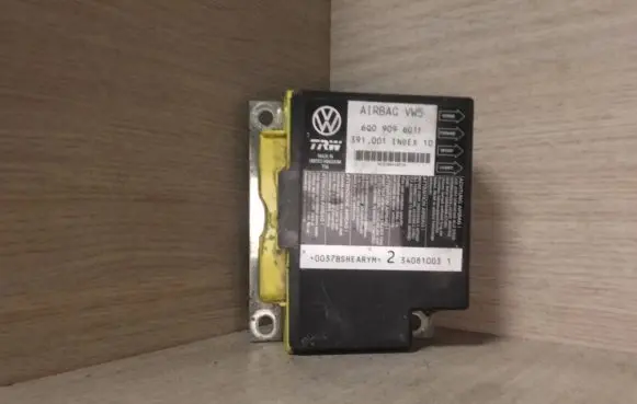 Volkswagen Polo IV 9N3 Airbag control unit/module 6q0909601F