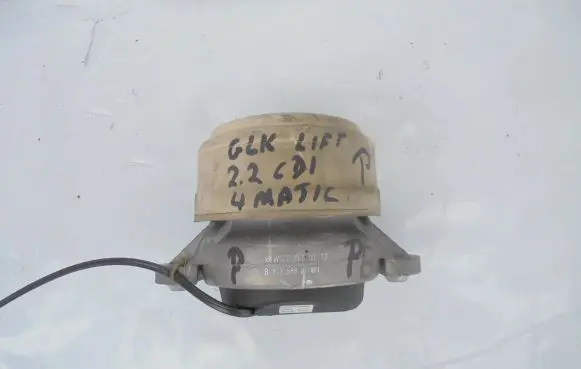 Mercedes-Benz GLK (X204) Engine mount bracket A2042403717