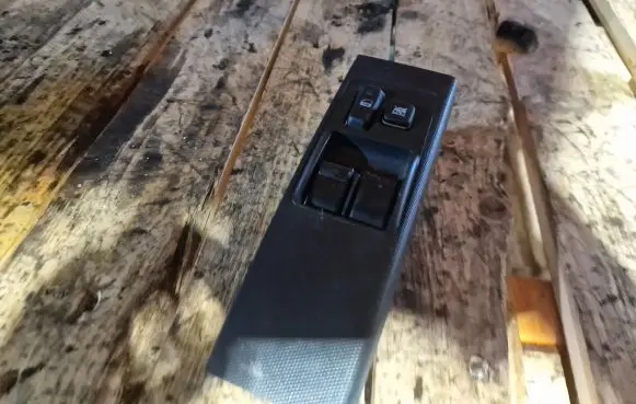 Toyota Corolla Verso AR10 Electric window control switch
