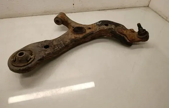 Toyota Avensis T270 Front lower control arm/wishbone 