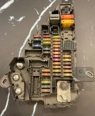 BMW 5 E60 E61 Fuse module 6906603