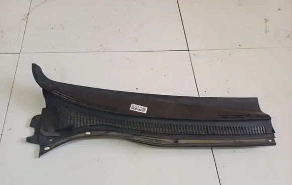 Toyota Avensis T250 Wiper trim