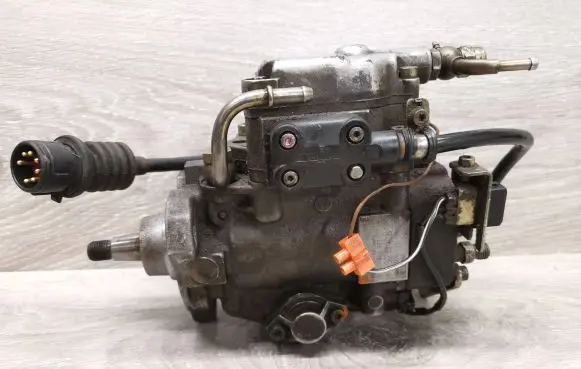 Audi 80 90 S2 B4 Fuel injection high pressure pump 028130109L 0460404992 53081415