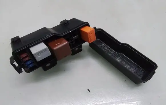 Toyota Avensis T250 Fuse module
