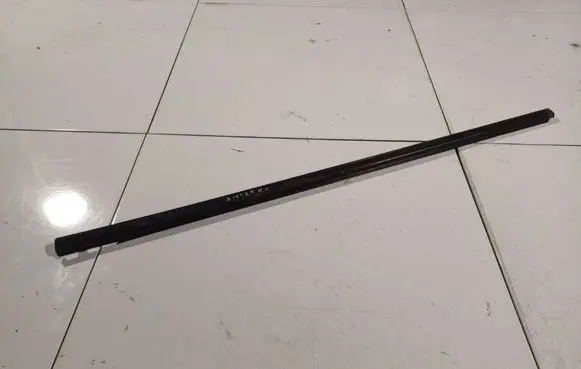 Front door glass trim molding