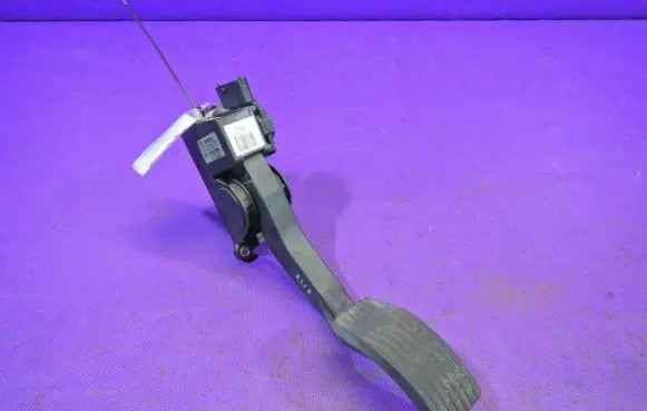 Hyundai Matrix Accelerator throttle pedal 32705-17050