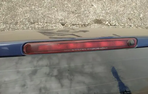 Suzuki SX4 Third/center stoplight