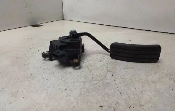 Renault Megane II Accelerator throttle pedal 8200153270